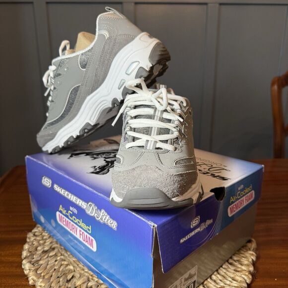 Sketchers Sneakers Size 10 Gray and White D'Lites Me Time Memory Foam - Picture 7 of 10